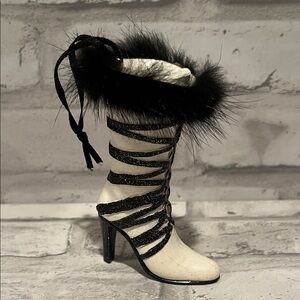 Elegant Black and Cream Women's Boot ornament faux fur top